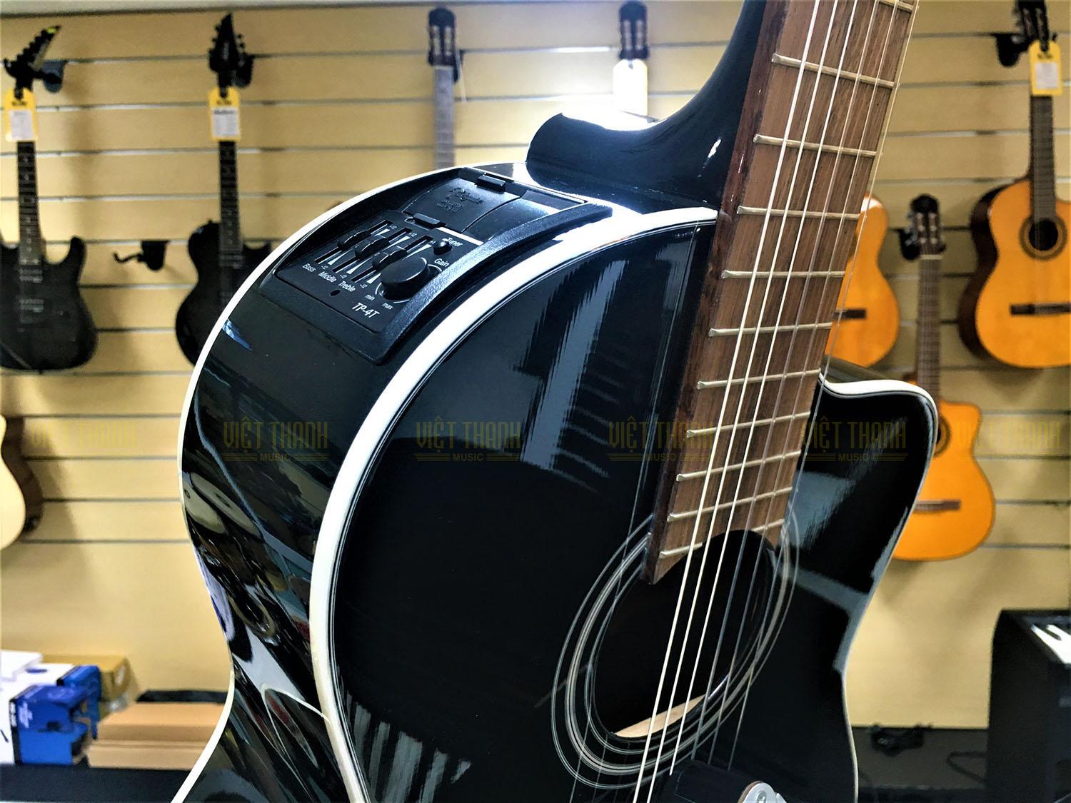 Đàn guitar Takamine GC1CE BLK được trang bị hệ thống EQ cao cấp