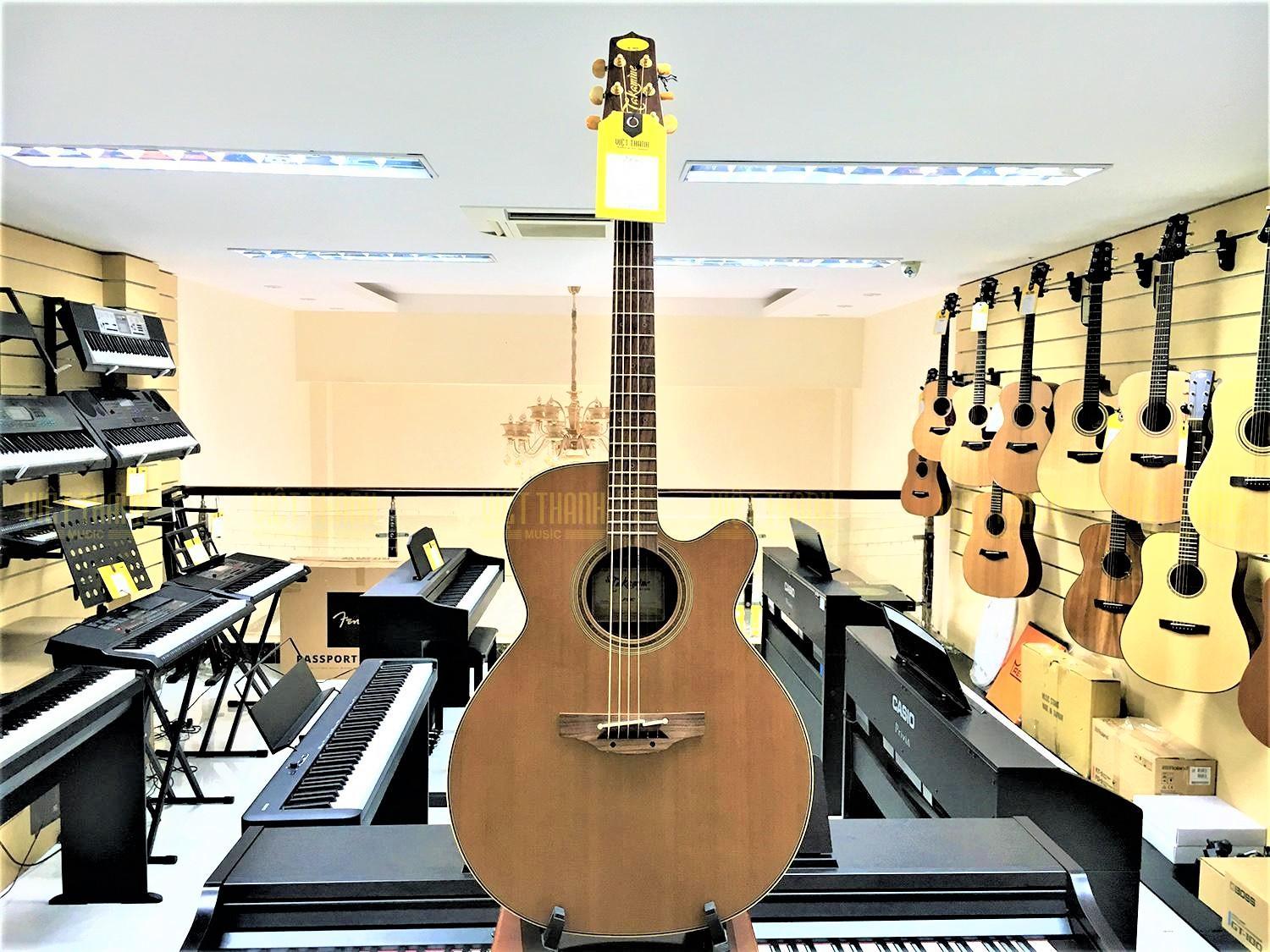 ÄÃ n guitar Takamine P3NC