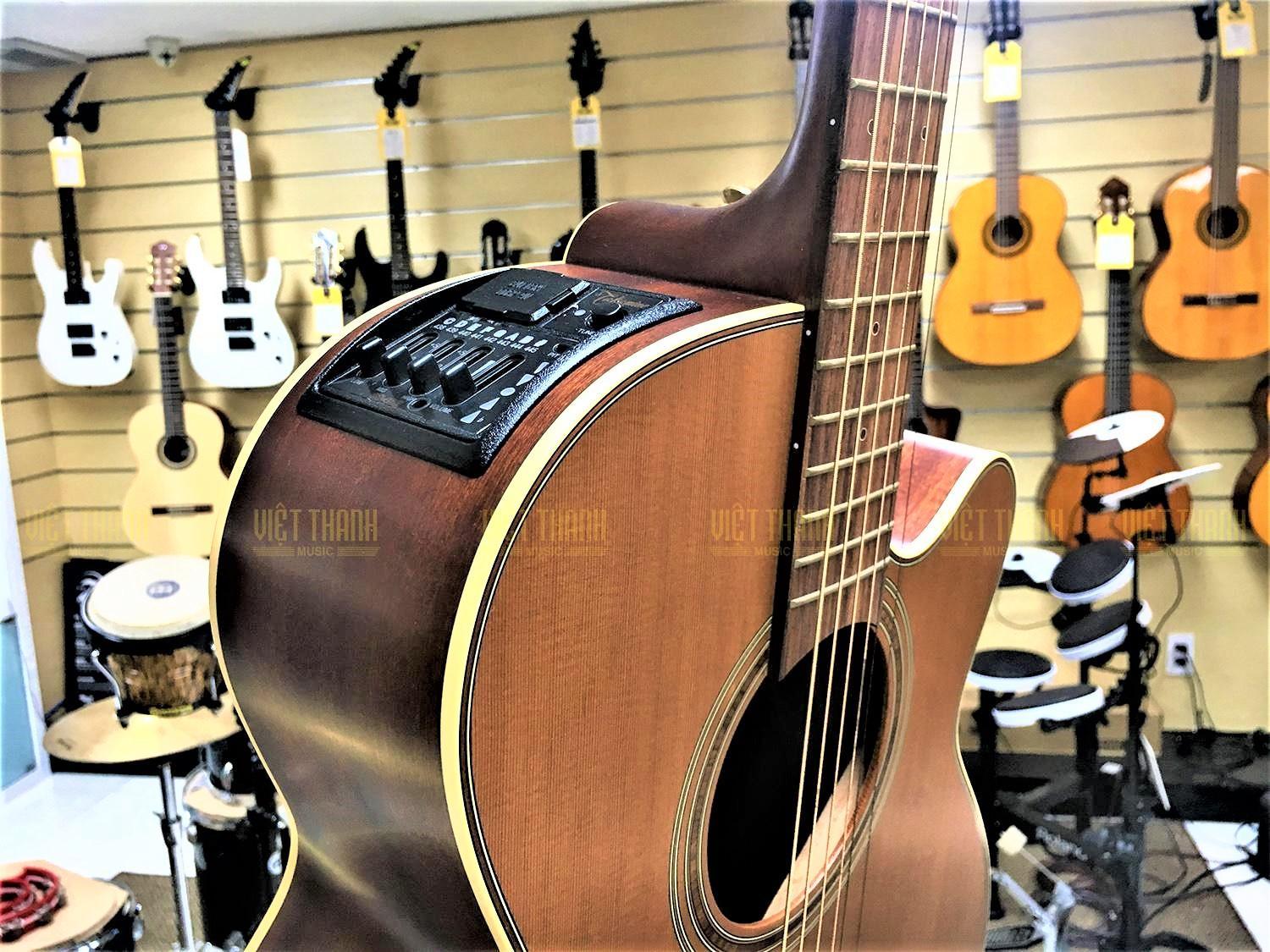 ÄÃ n guitar Takamine P3NC tÃ­ch há»£p EQ cao cáº¥p